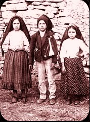 Lucia Santos &icirc;mpreun&atilde; cu fratii Jacinta si Francisco Marto (1917)