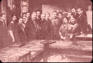 Intre studentii sãi (1922) la Seminarul de istorie anticã si epigrafie